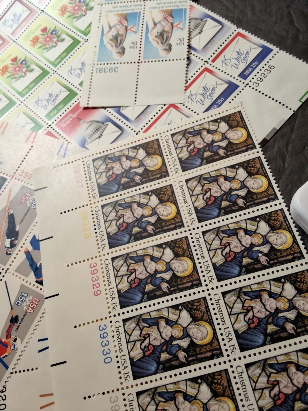 $27.90 ++ FV Unused U.S. 15 Cent Stamps MNH Take A Look + Free Ship
