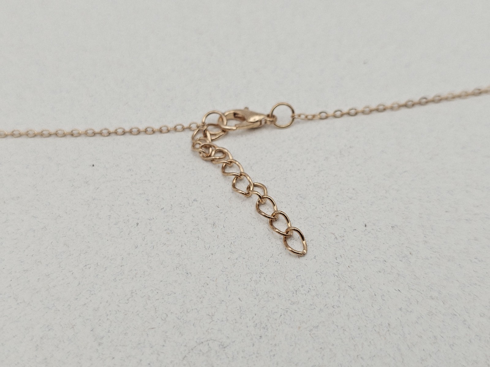 Gold Floating Heart 14K – Gold Metal 16-18″ Adj Chain Necklace 💕💕💕