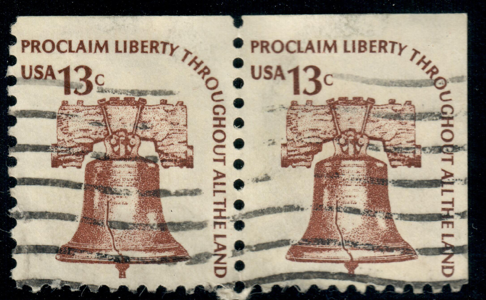 USA – 1975 – Americana Issue – Liberty Bell – 13¢ x2 – #3582