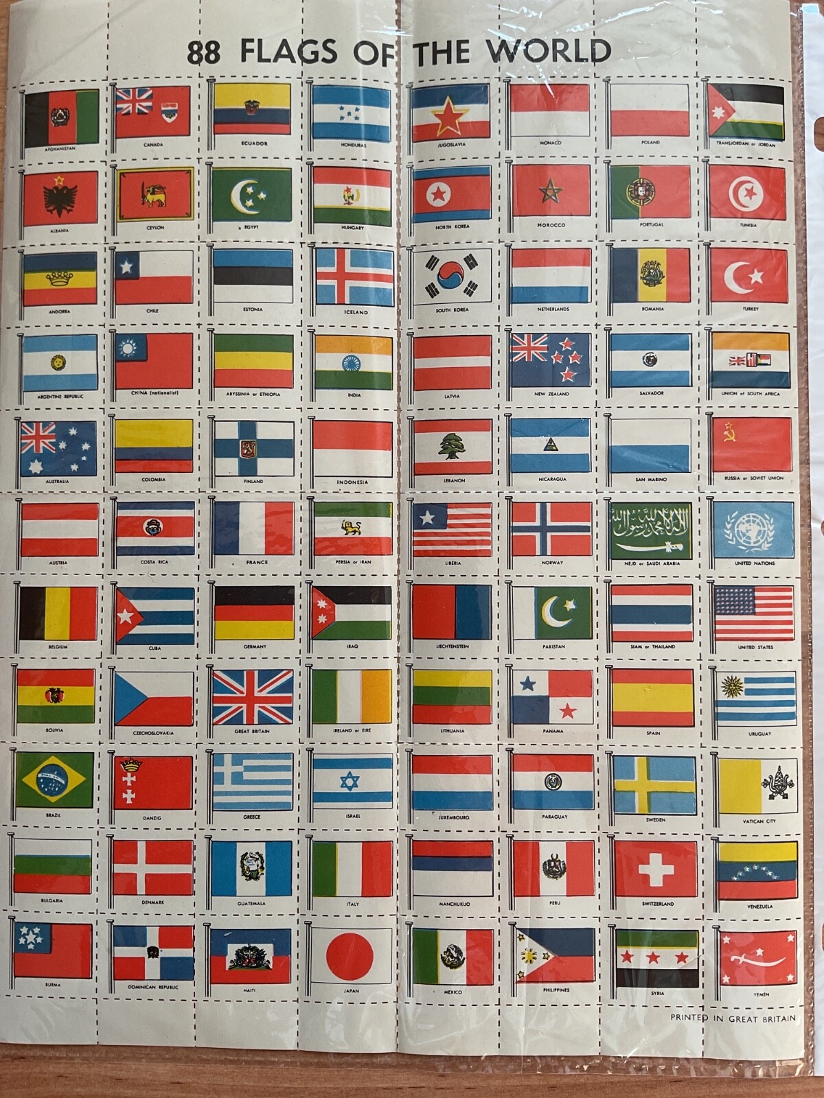 POSTAGE STAMPS 88 FLAGS OF THE WORLD M.N.H 1940s – 50 MADE IN GREAT BRITIAN