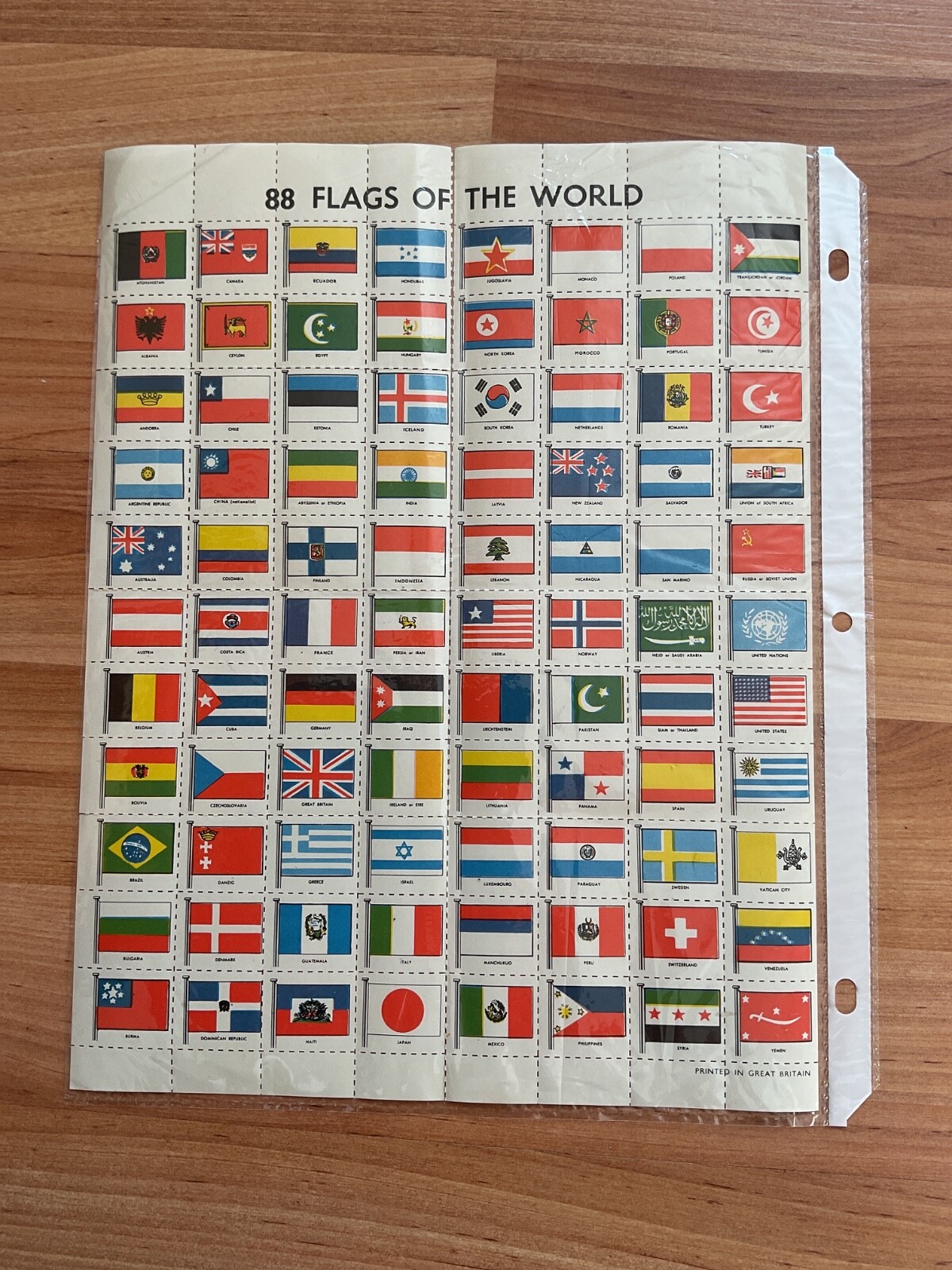 POSTAGE STAMPS 88 FLAGS OF THE WORLD M.N.H 1940s – 50 MADE IN GREAT BRITIAN