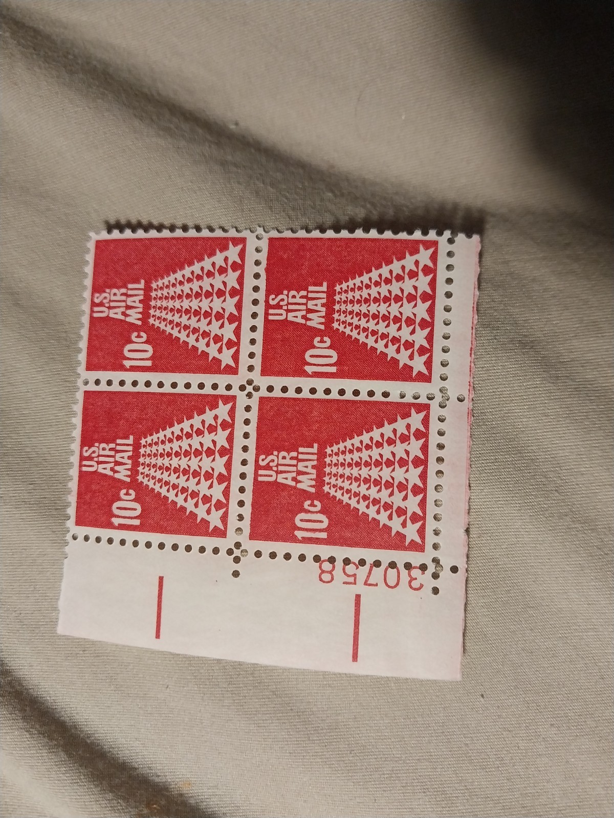 4 postage stamps 10 Cents US Air Mail 50 Stars Unused