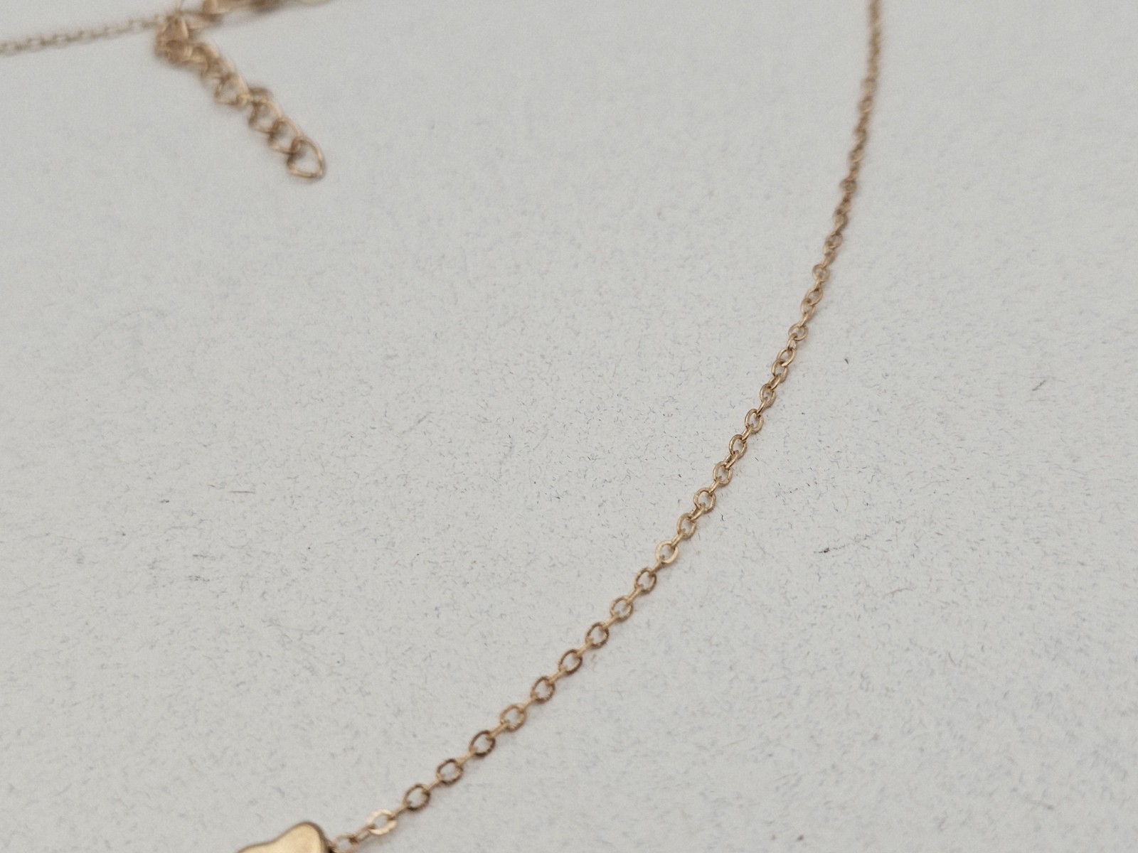 Gold Floating Heart 14K – Gold Metal 16-18″ Adj Chain Necklace 💕💕💕