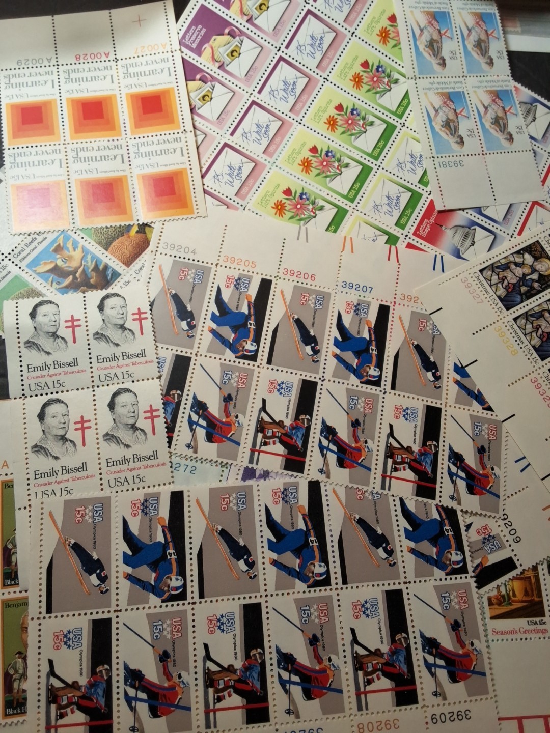 $27.90 ++ FV Unused U.S. 15 Cent Stamps MNH Take A Look + Free Ship