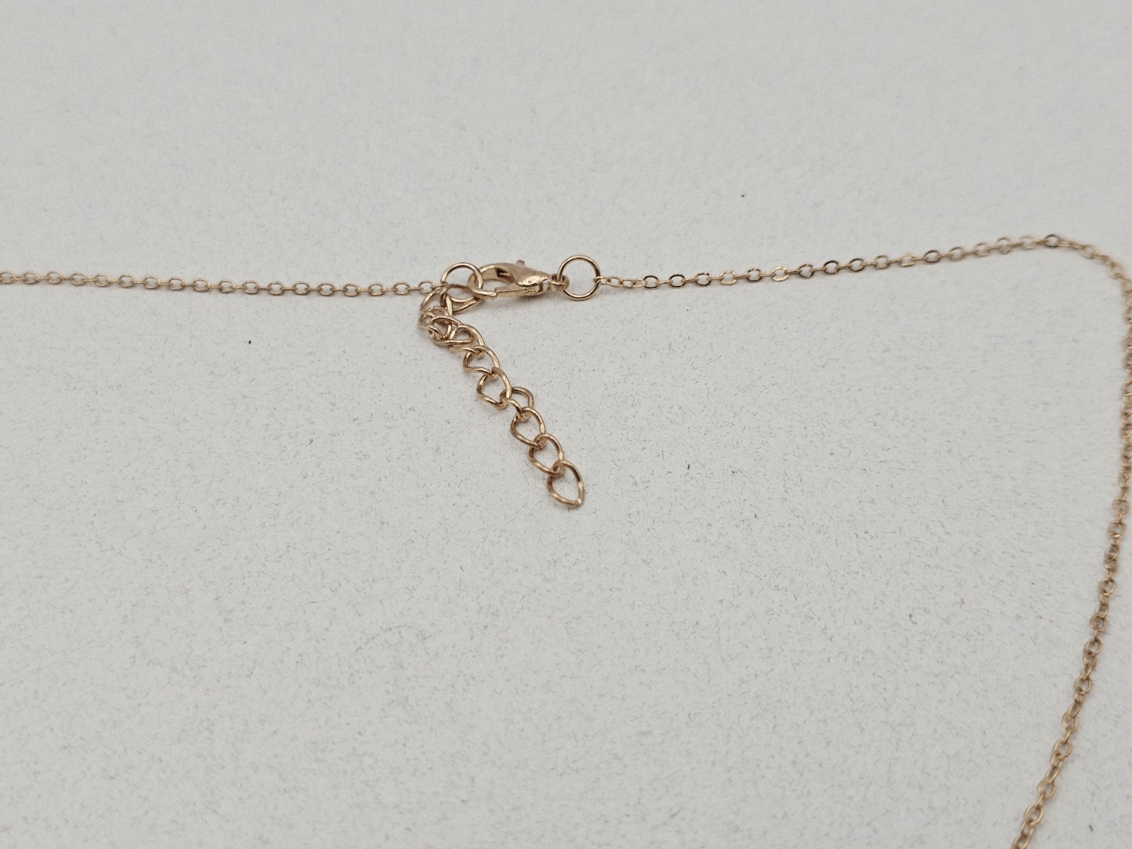 Gold Floating Heart 14K – Gold Metal 16-18″ Adj Chain Necklace 💕💕💕