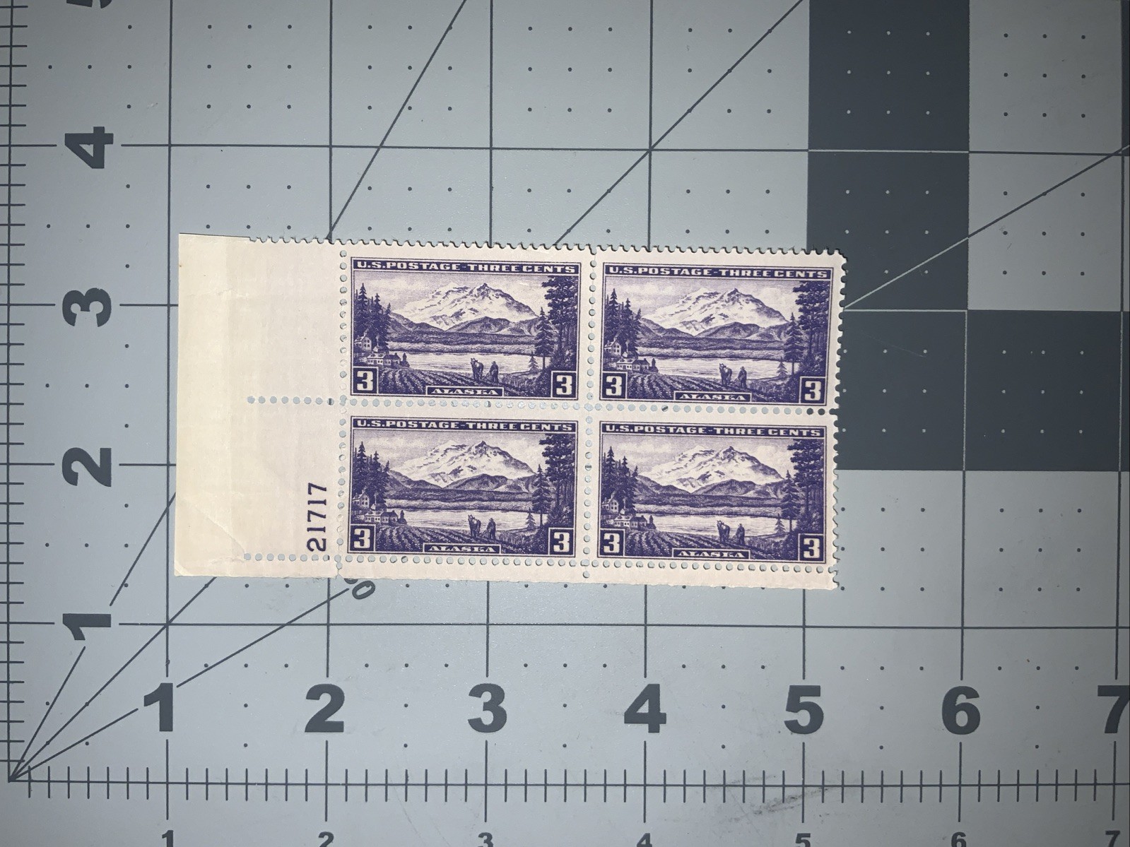 Stamp Lot Of 5 – 2 Cents Army, 3 Cent NY World Fair, 2 Cent Army/Navy, 50 Annive