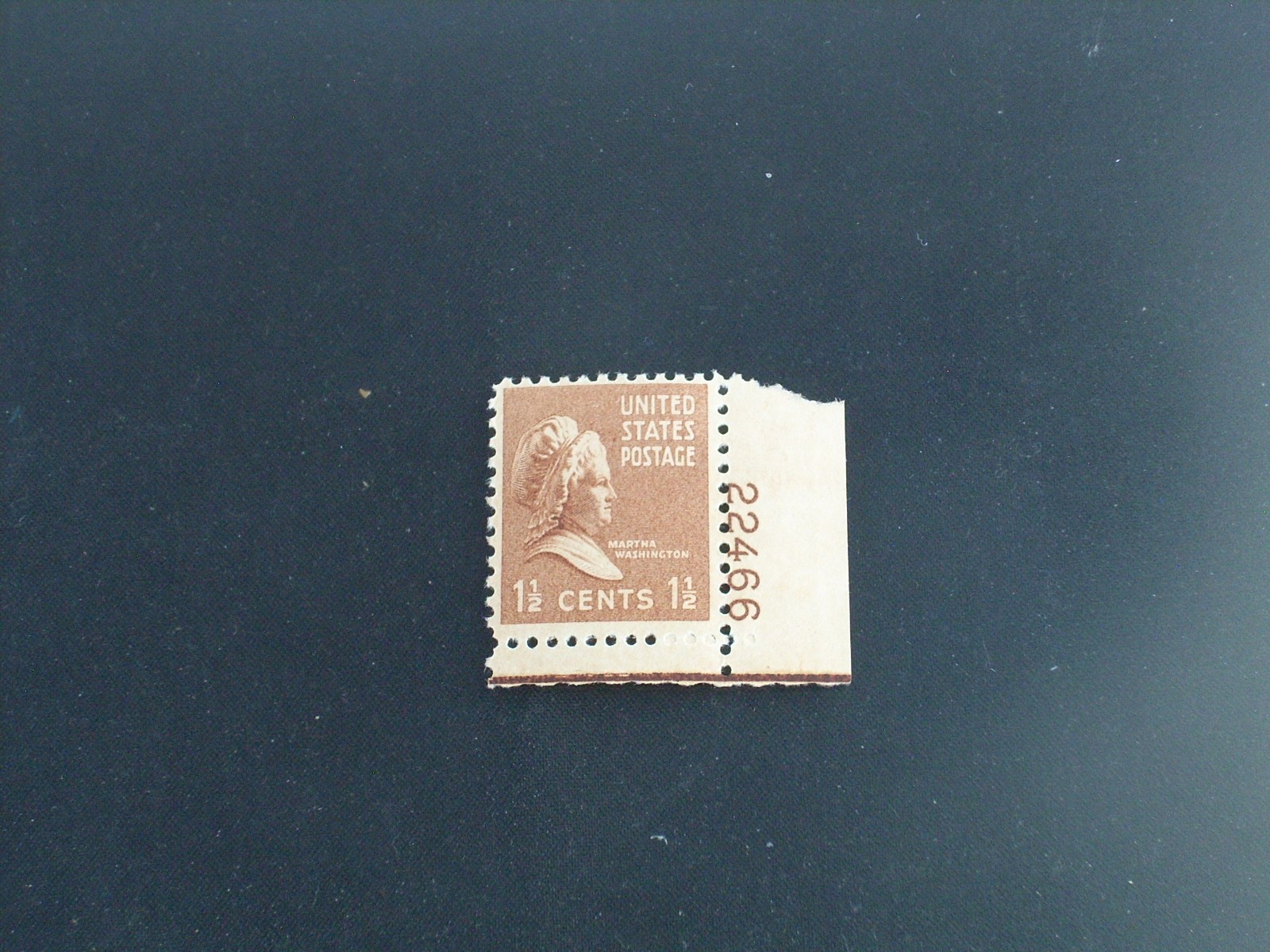 U.S.SCOTT#805, 1-1/2 CENT MINT W/SER.#,BROWN,1938,M.WASHINGTON,NO HINGES, CENTER