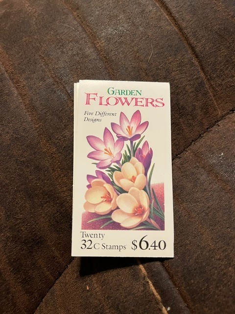 Garden Flowers 32c complete booklet of 20 stamps. MNH. free shipping