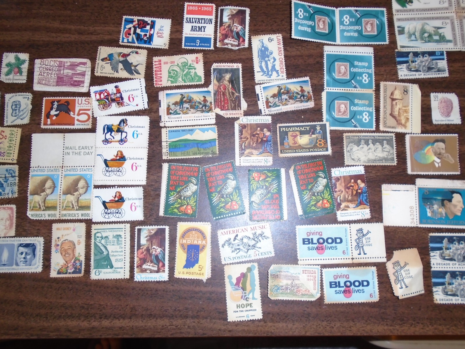 MIXED US STAMPS . A MISHMASH OF 5, 6,8, ETC. MOST NOT USED