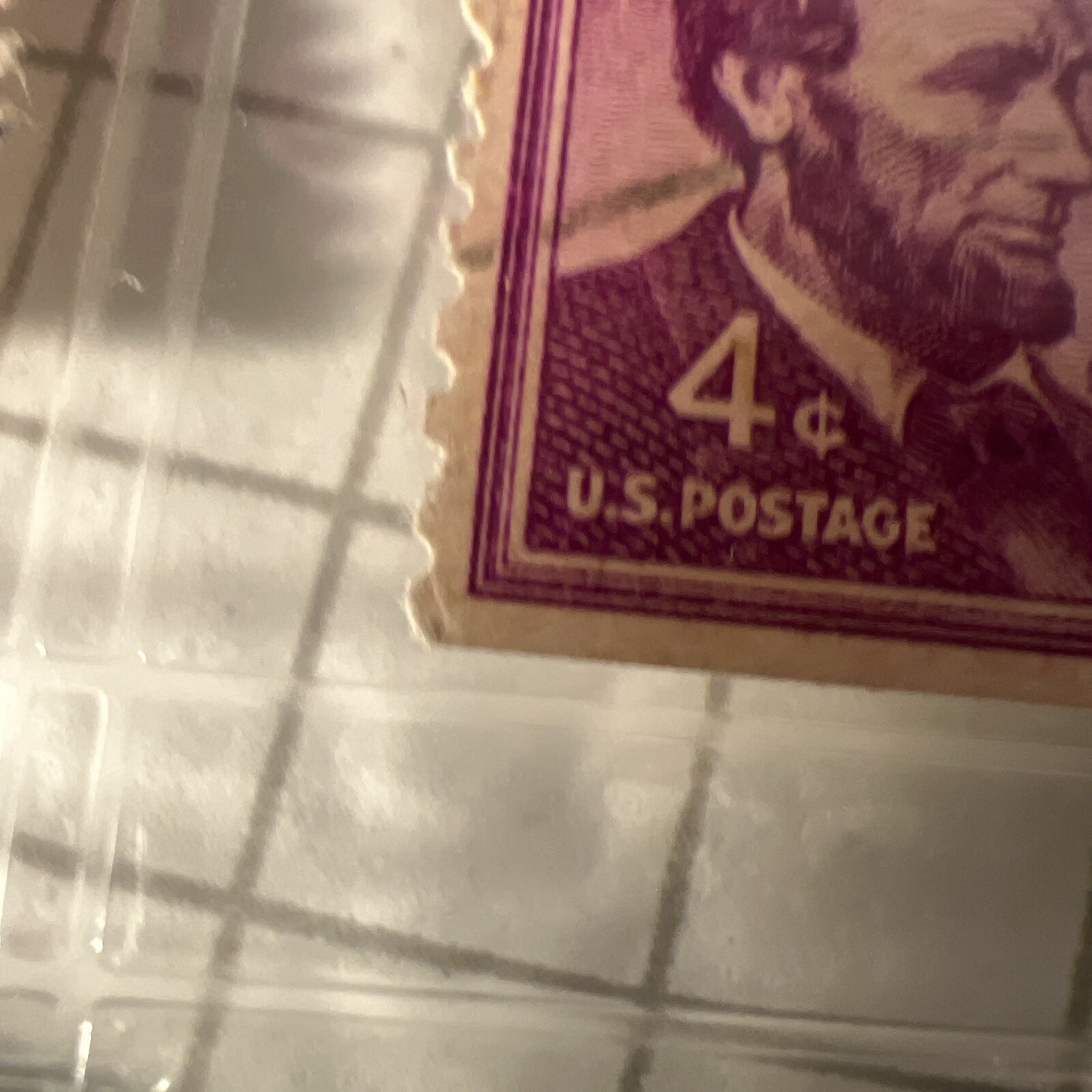 Abraham Lincoln 4 Cent ULTRA RARE ” DOUBLE PURPLE LINE ” US Postage Stamp