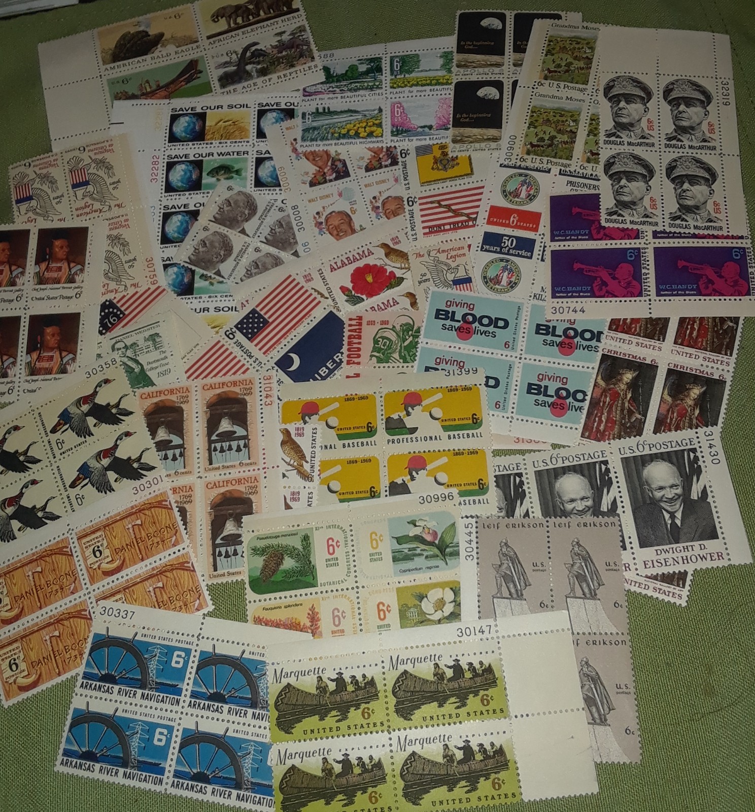 Usable 200 Assorted Mixed Multiples & Singles of 6¢ US Postage Stamps FV $12.00