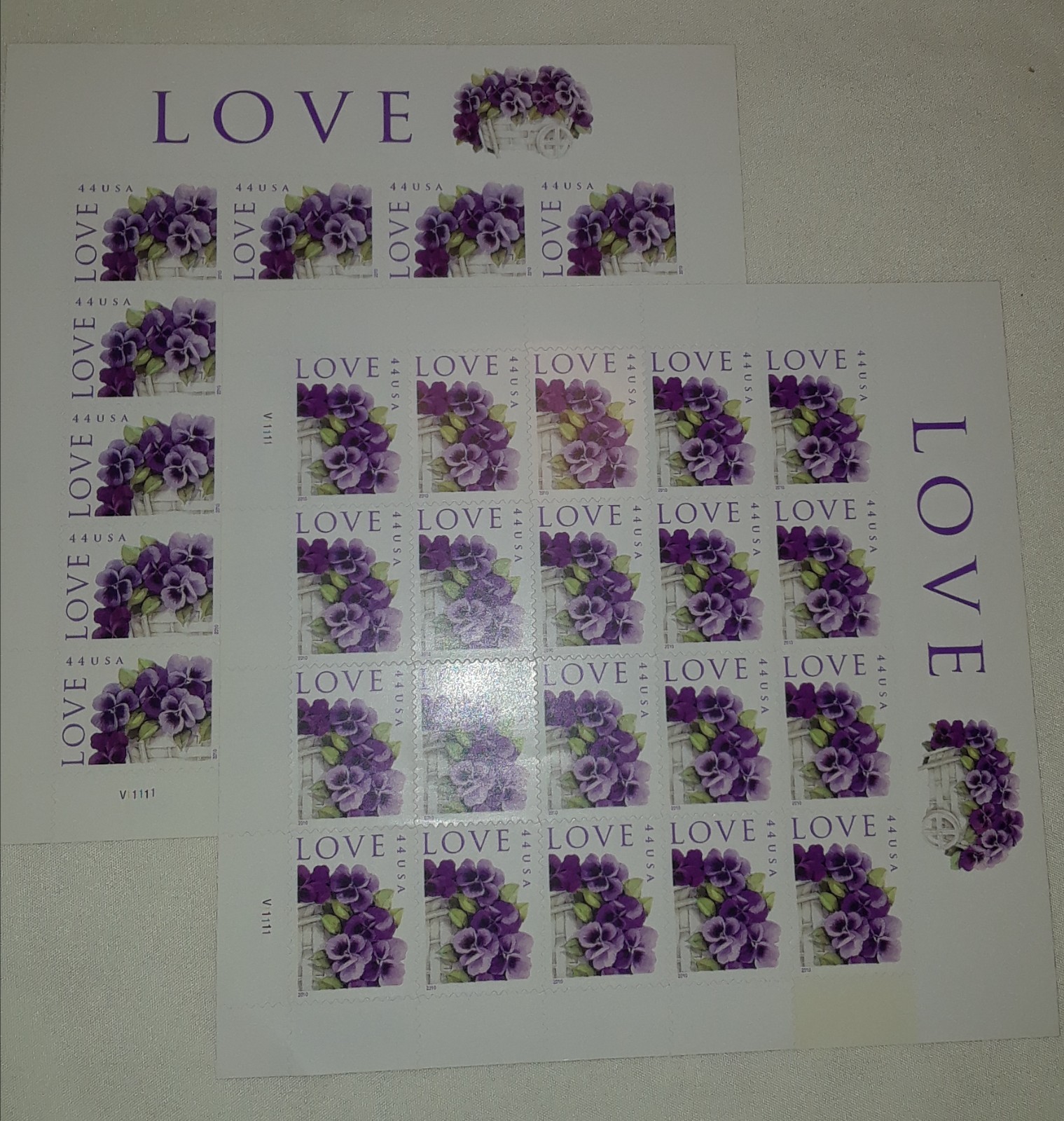 One (1) Pane of LOVE: PANSIES IN A BASKET 44¢ US Postage Stamps, USA Sc # 4450