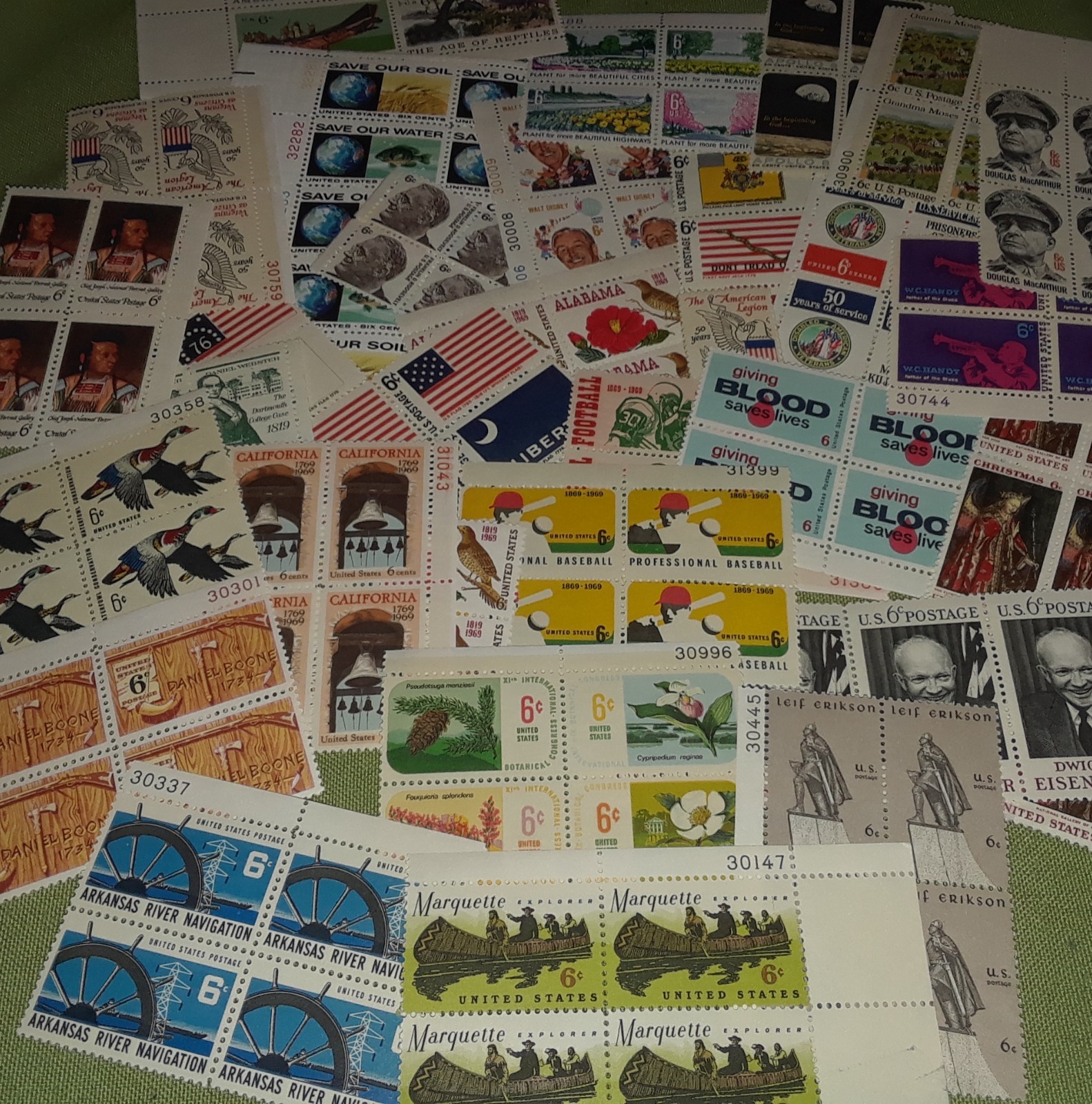 Usable 200 Assorted Mixed Multiples & Singles of 6¢ US Postage Stamps FV $12.00