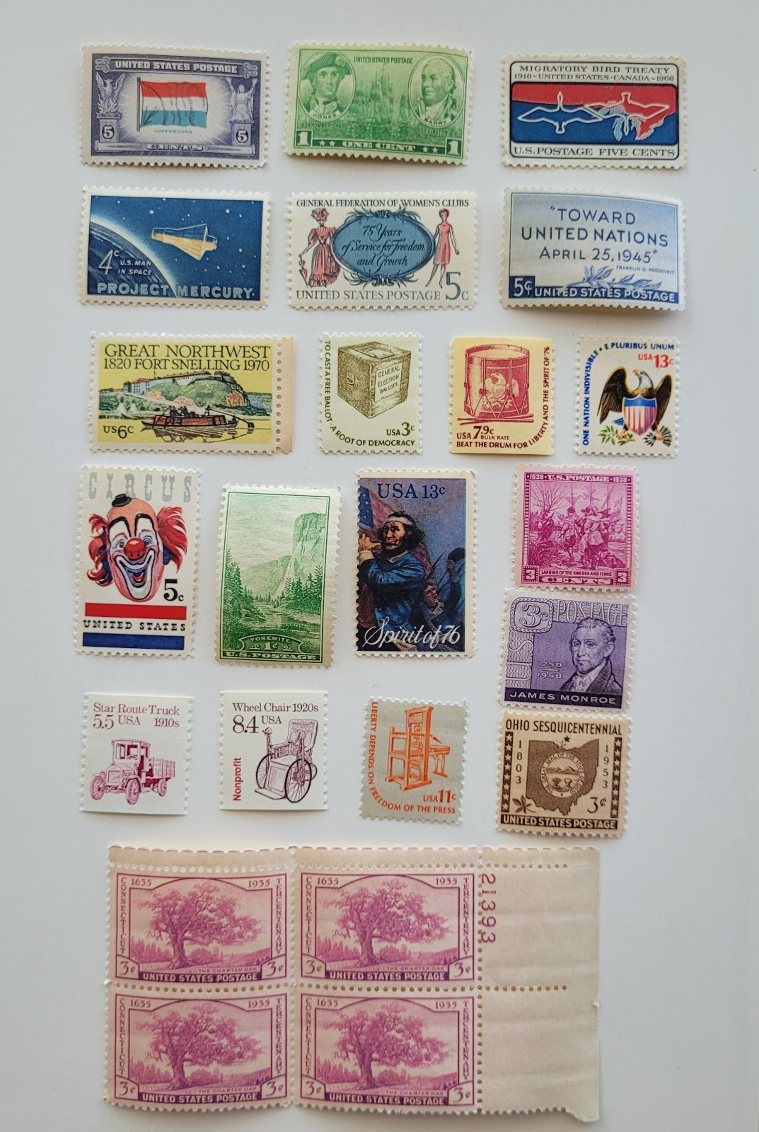 US Stamps Lot of 23 Scott #905 #1113 #1135 #1338 1610 Mercury Circus UN FDR MNH
