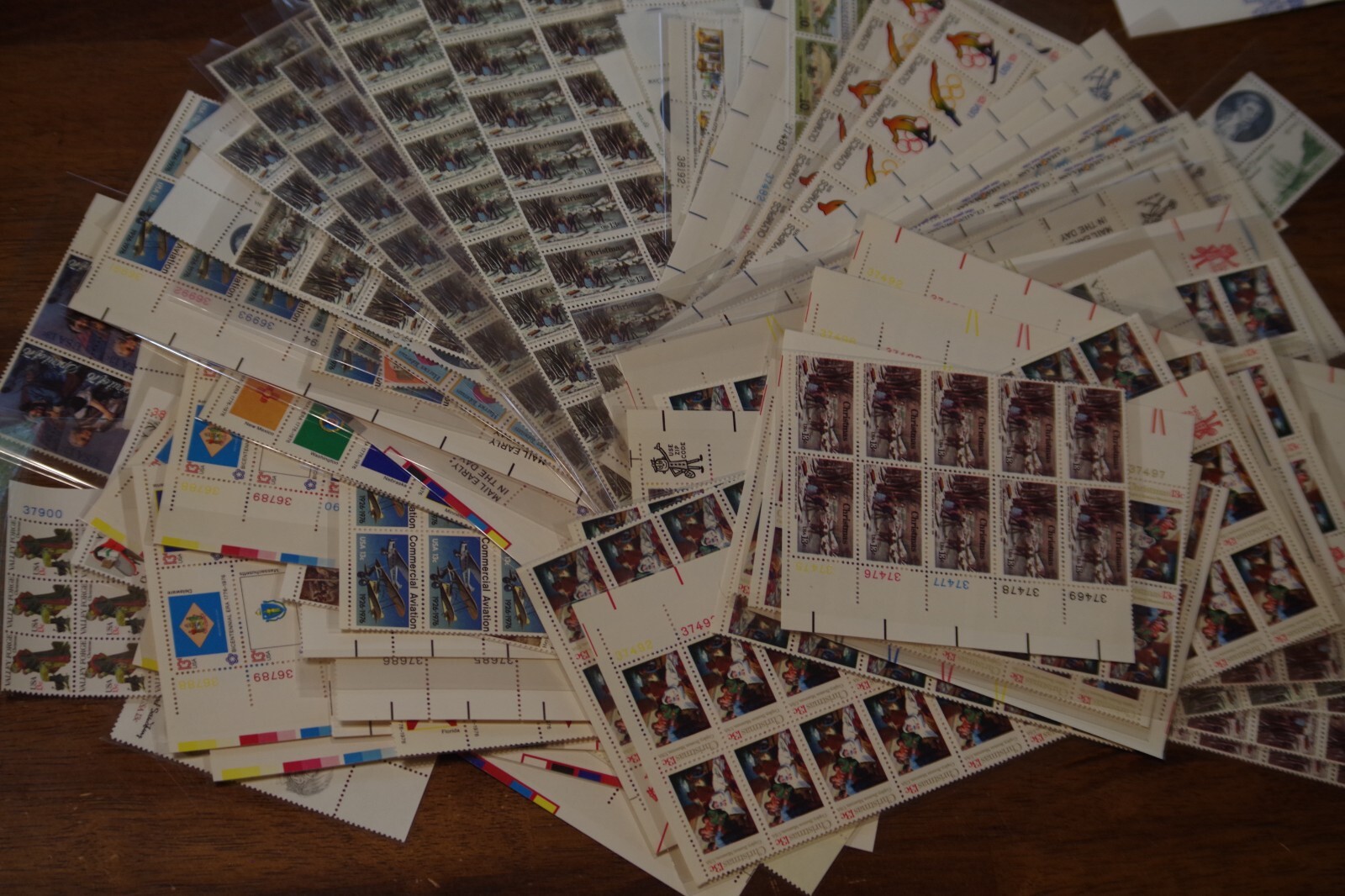 US POSTAGE 13 CENT STAMP COLLECTION UNUSED $208.00 FACE, 1,600 STAMPS IN PLASTIC