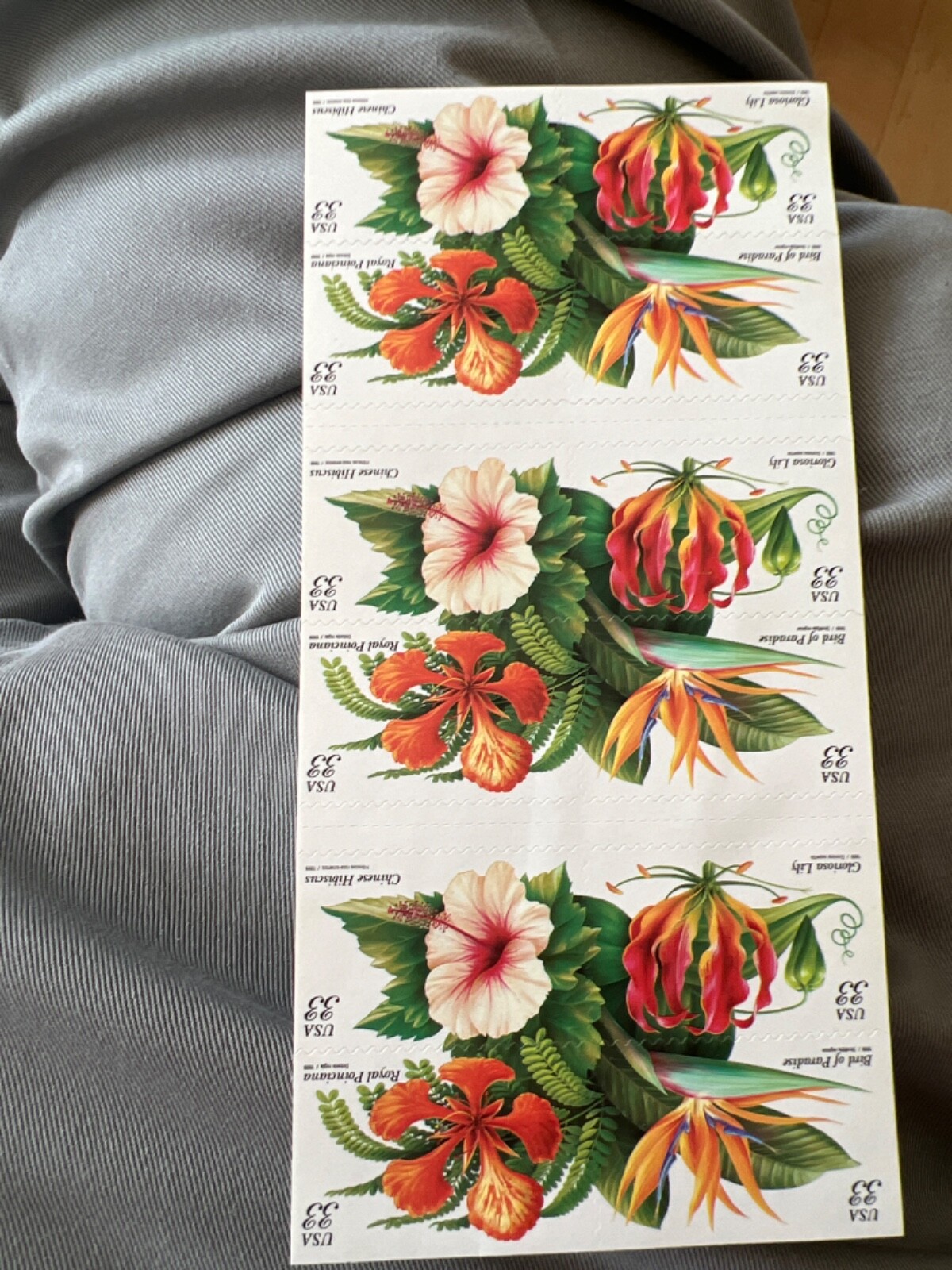 See Photos. TROPICAL FLOWERS STAMP BOOKLET USA #3313b 33 CENT 1999 BOOKLET