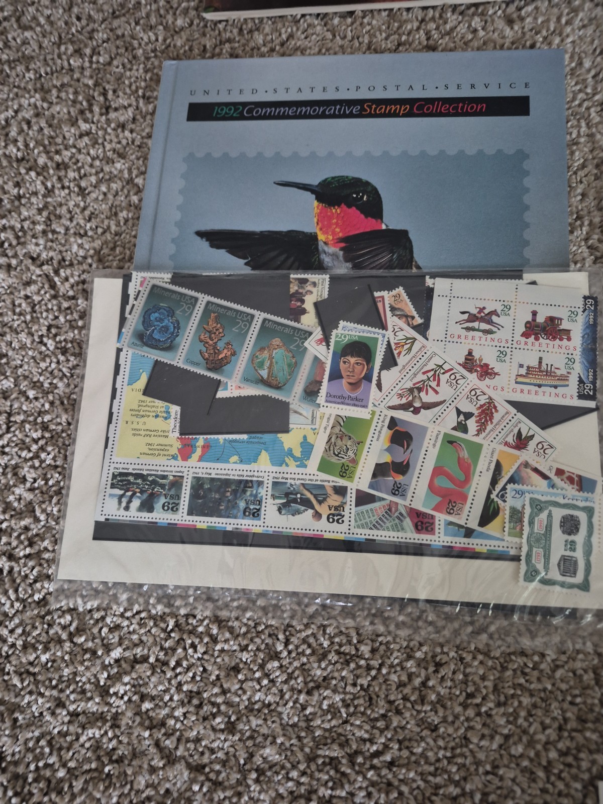 1991-2000 4 Complete Commemorative Stamp Collection + 1 1991 Book + Presidents