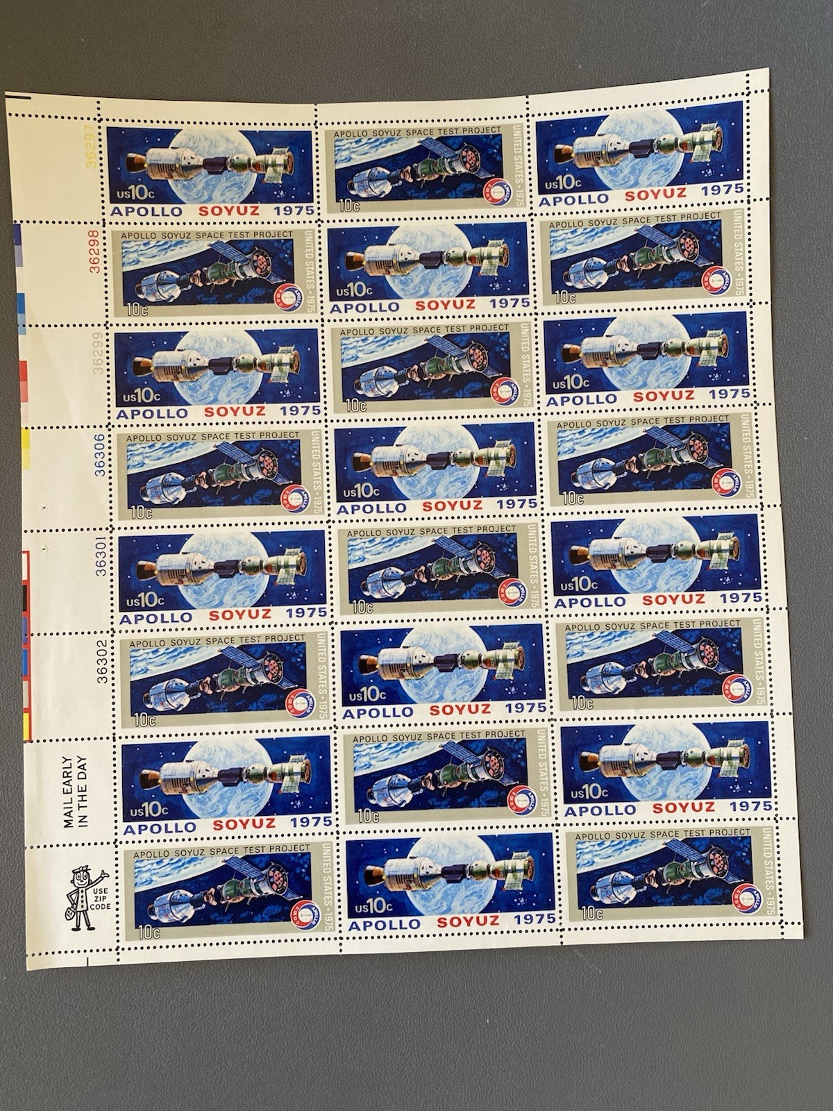US SCOTT 1569 – 1570 SHEET OF 24 APOLLO SOYUZ SPACE TEST STAMPS 10 CENT FACE