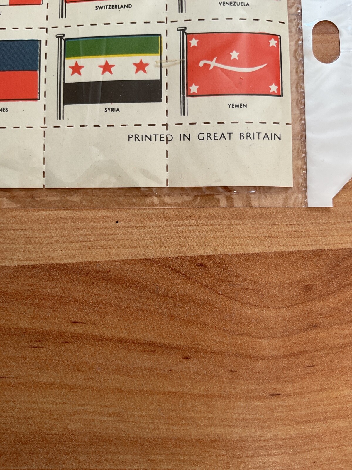 POSTAGE STAMPS 88 FLAGS OF THE WORLD M.N.H 1940s – 50 MADE IN GREAT BRITIAN
