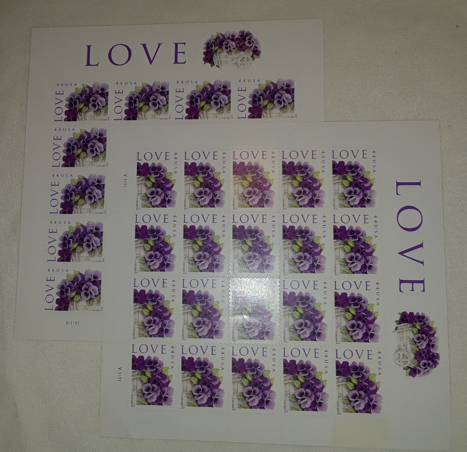 One (1) Pane of LOVE: PANSIES IN A BASKET 44¢ US Postage Stamps, USA Sc # 4450