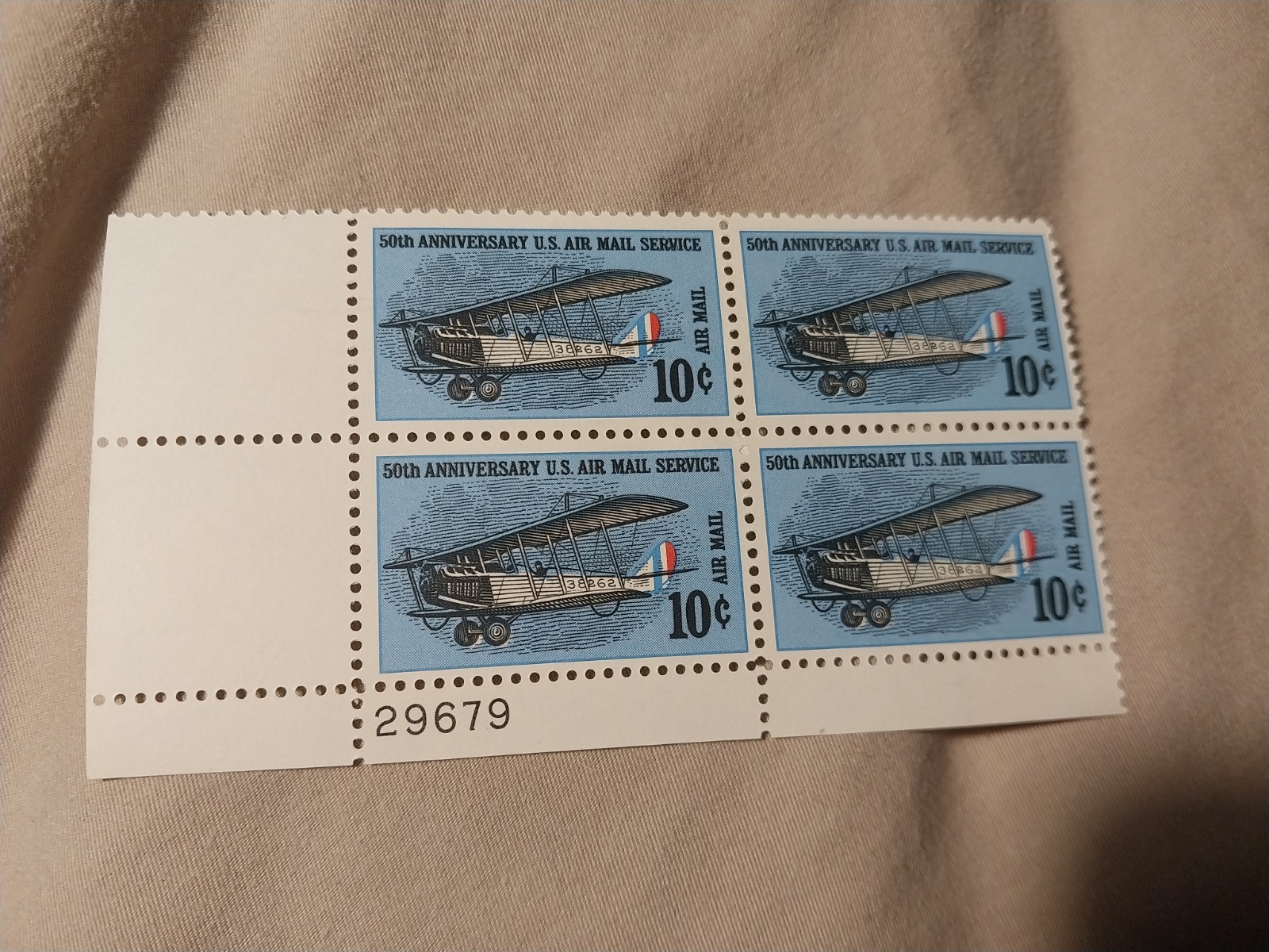 4 postage stamps 10 Cents 50th Anniversary US Air Mail Service Unused