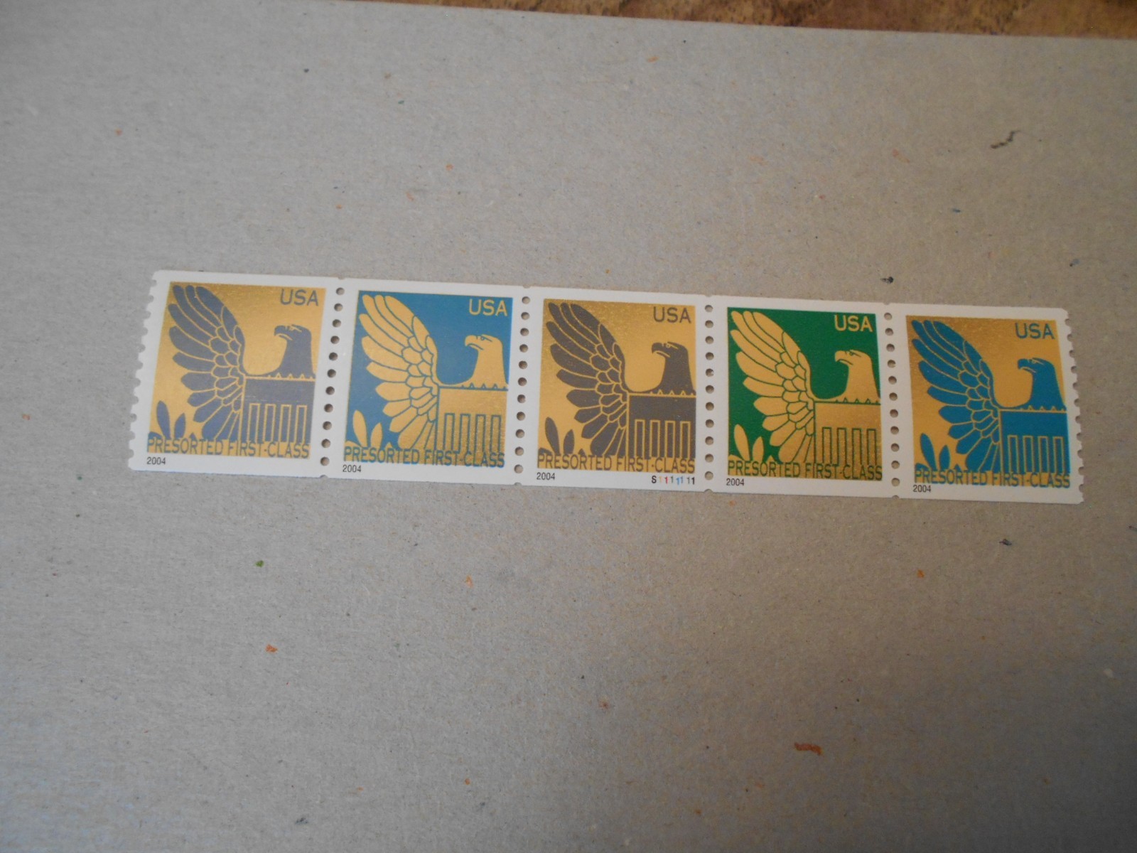 USA 2003 EAGLE / Presorted . MNH Self adhesive strip of 5