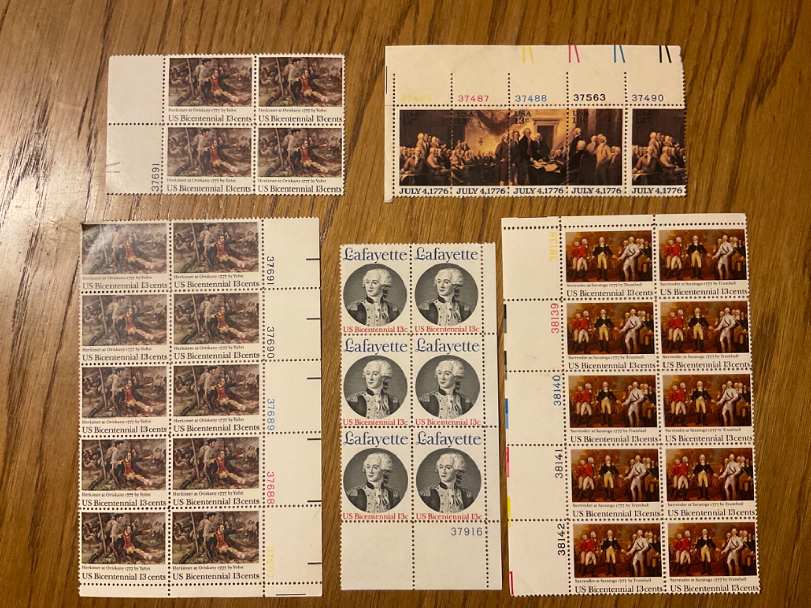 Lot of 35 US NEW BICENTENNIAL STAMPS 13 CENTS