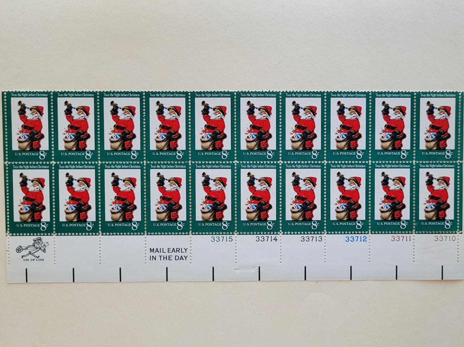 1972 Christmas Santa Claus With Bag and Horn #1472 8c Plate Block of 20 US MNH