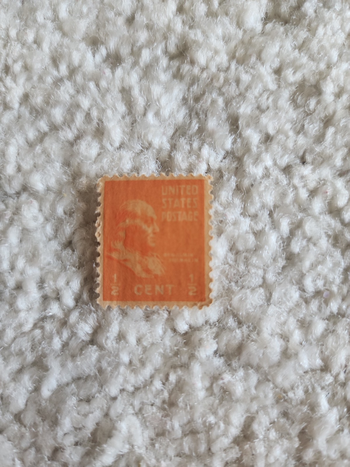 VINTAGE 1/2 CENT POSTAGE STAMP FEATURING BENJAMIN FRANKLIN