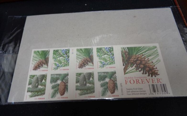 Christmas Holiday Evergreens Pine cone 4478-81 Genuine Postage stamp Booklet 20