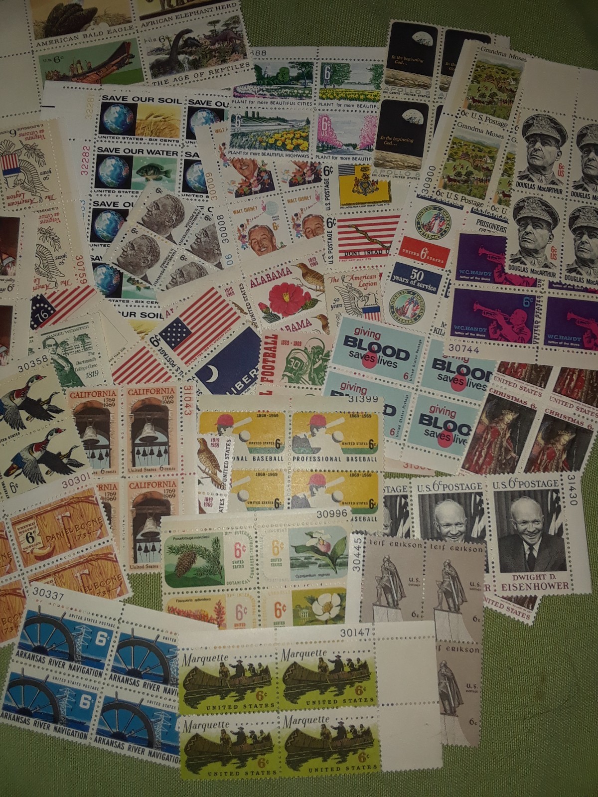 Usable 200 Assorted Mixed Multiples & Singles of 6¢ US Postage Stamps FV $12.00