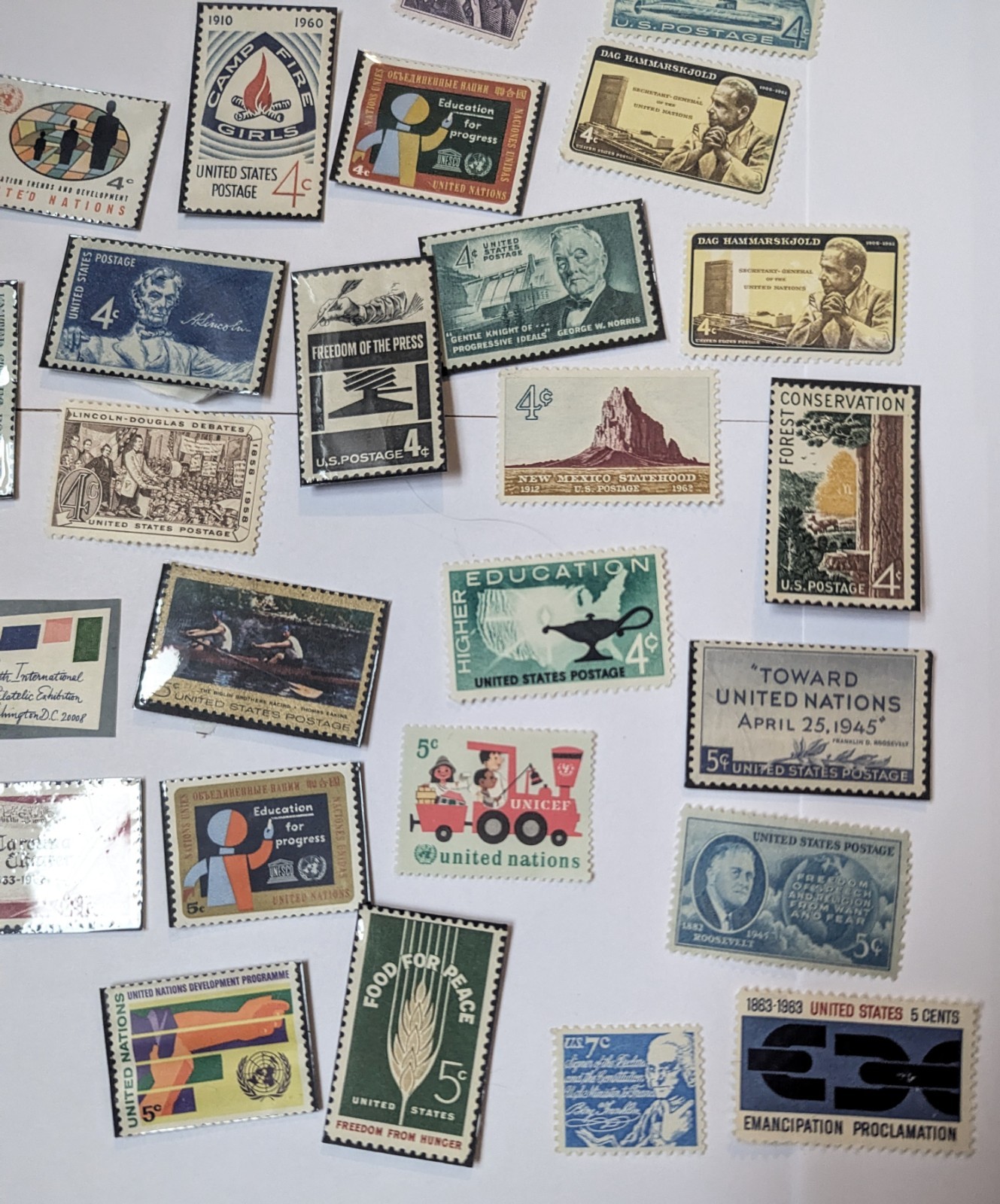 Lot Of 30 4 Cent, 5 Cent, And 7 Cent Stamps From The 1950-1970s In Hinged Cond