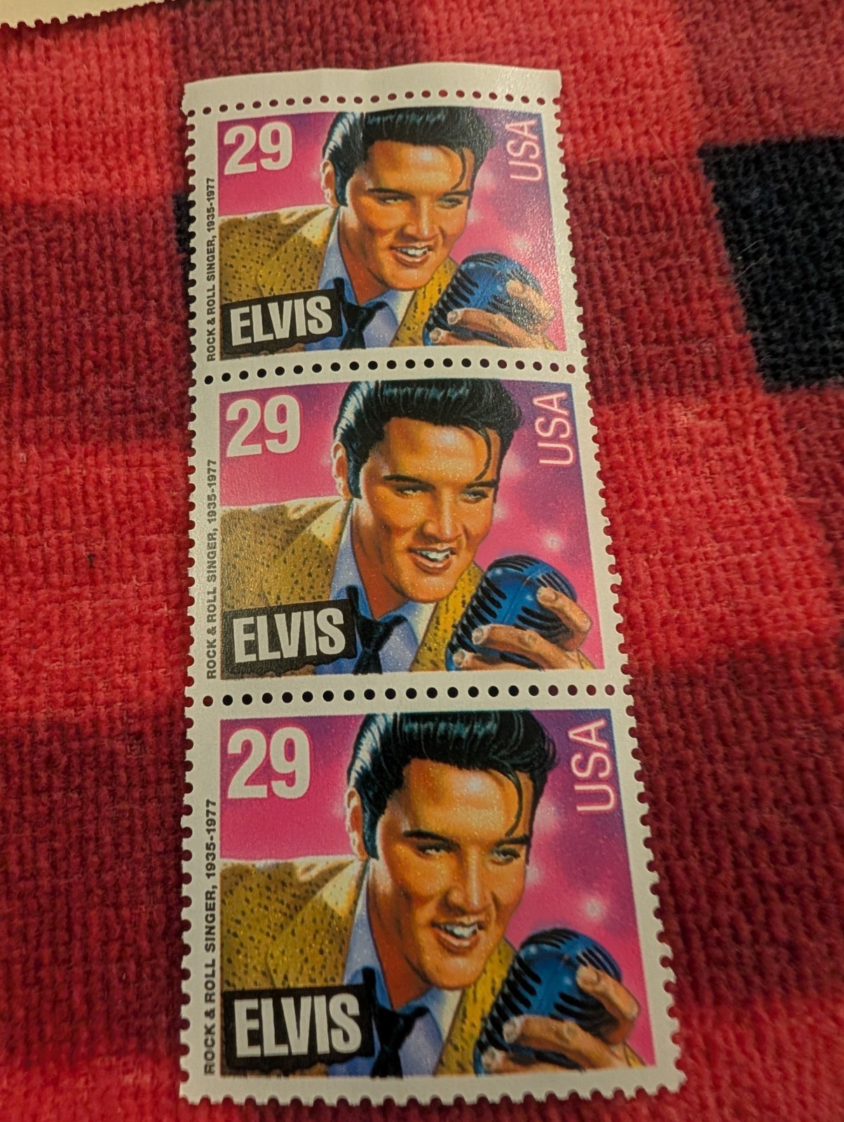 USPS STRIP OF 3 CONNECTED AND 1 LOOSE 29 CENT ELVIS PRESLEY STAMPS/SEE PICTURES!
