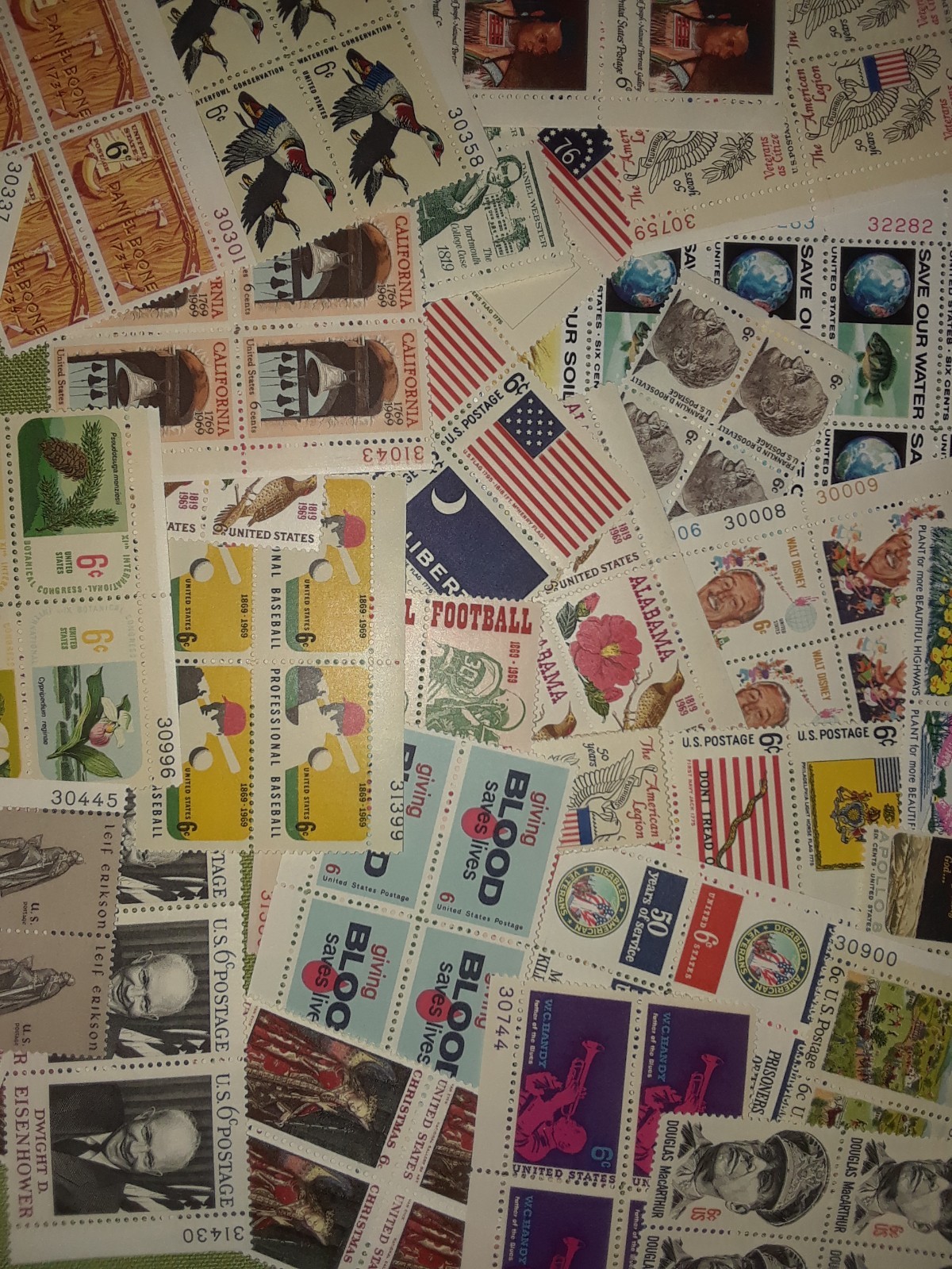 Usable 200 Assorted Mixed Multiples & Singles of 6¢ US Postage Stamps FV $12.00