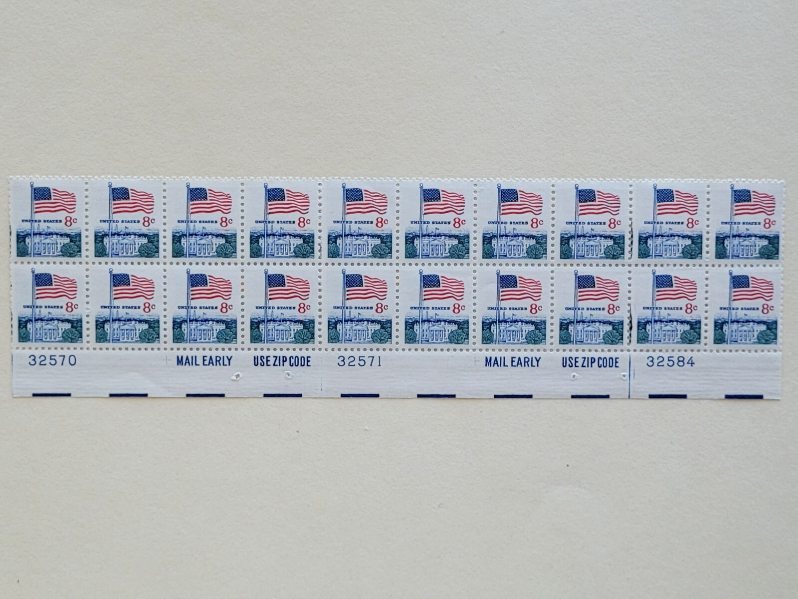 US Flag and White House Stamp 8c Plate Block of 20 Scott#1338F MNH