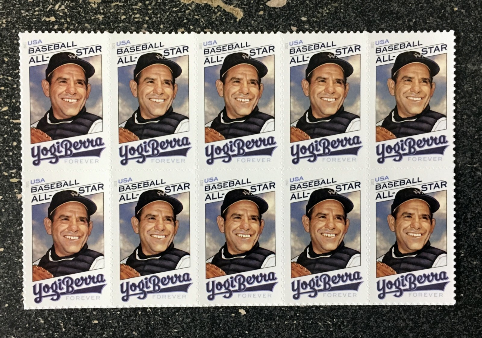 2021USA #5608 Forever – Yogi Berra – Major League Baseball – Block of 10 mint