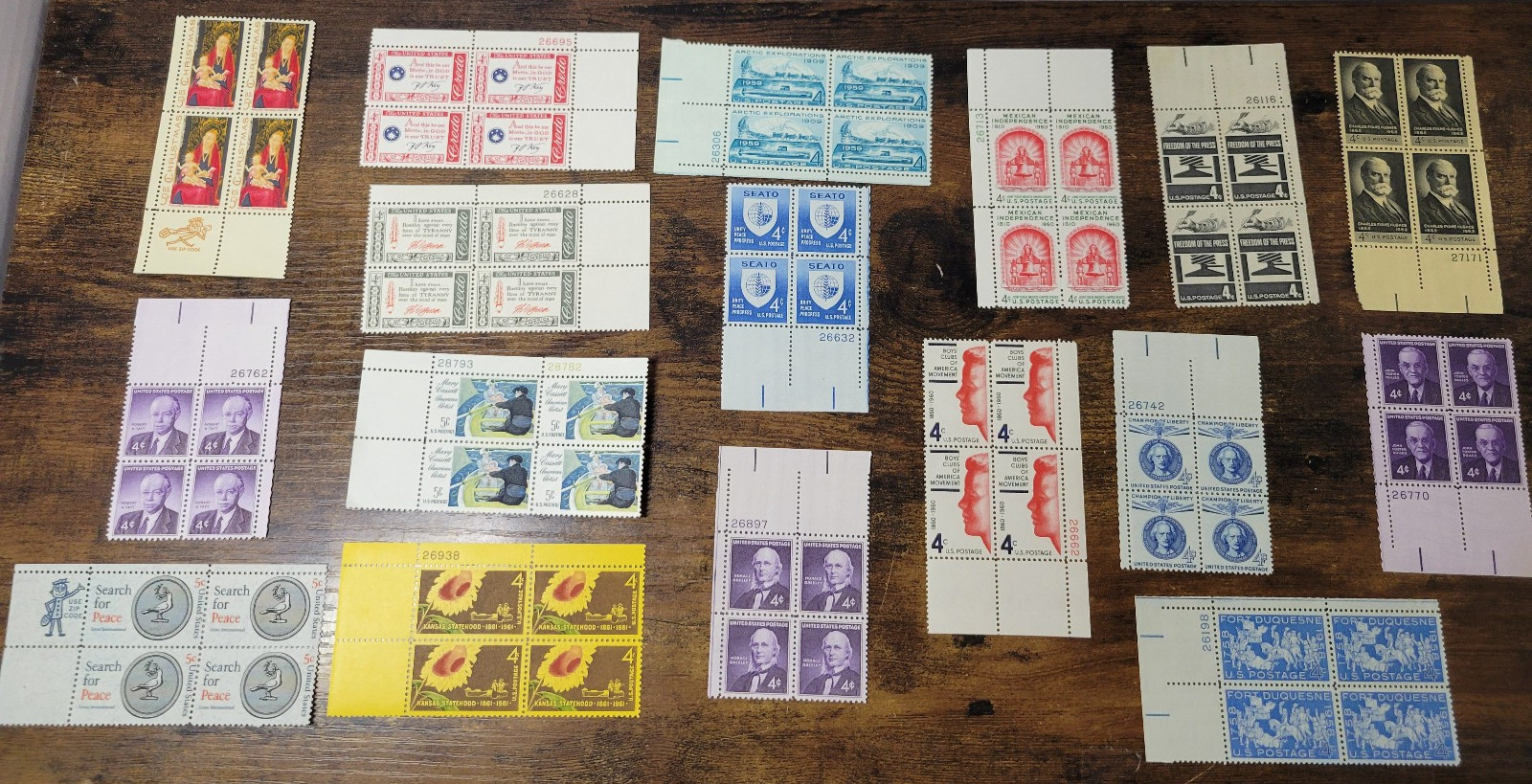 USPS STAMPS Lot of Unused Stamps Low Denomination Please See Pics for Descr.